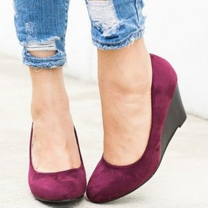 Burgundy Wedges 👠